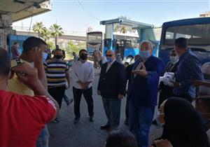 محافظ القاهرة يتفقد موقف عبدالمنعم رياض لمتابعة الالتزام بارتداء الكمامات