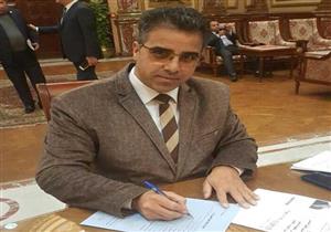 أول الحاضرين.. هشام مجدي يتسلم كارنيه مجلس الشيوخ