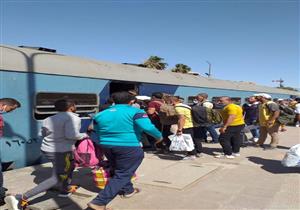 لليوم الثاني على التوالي.. زحام داخل محطات سكك حديد المنيا