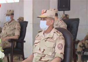 فيديو- وزير الدفاع يتفقد اصطفاف عناصر قوات الصاعقة