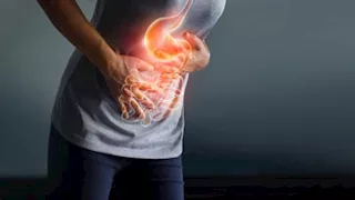 5 أعراض تكشف الإصابة بالتهاب المعدة- وإليك أسبابه 