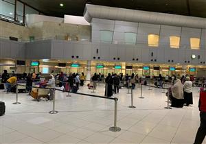 اليوم.. وصول 12 رحلة طيران تقل 1795 مصريًا من العالقين بالكويت