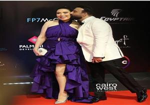 "تريند حلال".. عبير صبري عن إثارتها للجدل بتقبيل زوجها على السجادة الحمراء