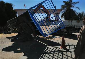 انقلاب سيارة محملة بـ 400 أسطوانة بوتاجاز في ترعة بسوهاج