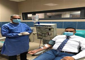 محافظ الدقهلية يتبرع بالبلازما لإنقاذ مرضى فيروس كورونا