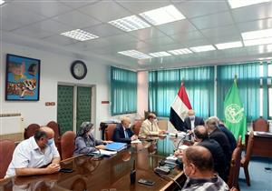 محافظ القليوبية يناقش معوقات تنفيذ الممشى النيلي في بنها