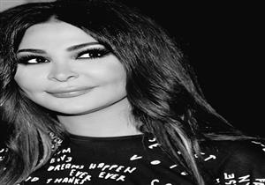 بصورة من داخل طائرة.. إليسا تتمنى عودة حركة  الطيران