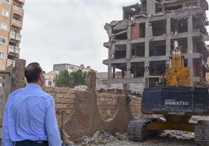 محافظ الإسكندرية يقود حملة لإزالة عقارات مخالفة بـ"أبو تلات" (صور)