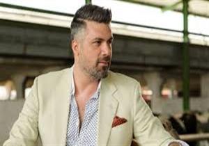 "إنتِ غريبة".. فارس كرم يرد على متابعة استعانت بعلي ربيع لانتقاد تأخر ألبومه الجديد