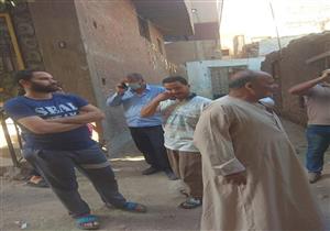 بالصور .. إغلاق نوافذ منزل مهجور للقضاء على خفافيش الخانكة