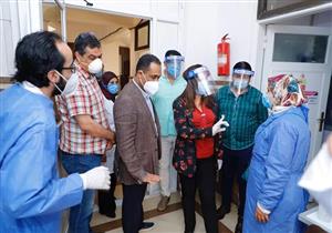 بالصور.. محافظ دمياط تتفقد مستشفيات العزل