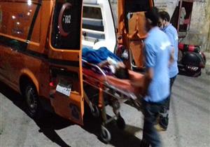  بالصور.. القصة الكاملة لواقعة افتراش عجوز الرصيف أمام "حميات المنيا" 