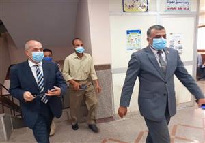 صور.. سكرتير محافظة سوهاج يتفقد غرفة عمليات امتحانات الثانوية العامة