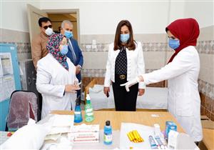 صور.. "البوكلت" وراء تأخر خروج طلاب الثانوي في بعض لجان دمياط