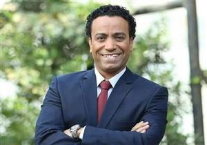 سامح حسين يروج لمسرحية "حلم جميل" على خشبة المسرح العائم