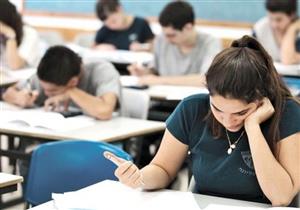 "بسبب الحرارة".. نقل طالبة من لجنة امتحانات الثانوية بقنا إلى المستشفى 