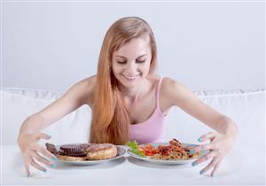 بيض بالملوخية وعسل بالخيار.. ما تأثير أغرب "ميكسات الأكلات" على جسمك؟