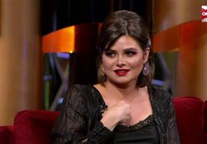 بـ"أكمام شفافة".. فستان يسرا اللوزي في ختام مهرجان القاهرة السينمائي 