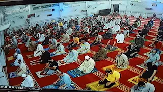 صلى بنا الإمام الظهر جهرًا ولم يسجد للسهو فما حكم صلاتنا؟.. عالم أزهري يجيب 