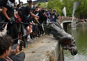 العنصرية ضد السود: لماذا تحمل التماثيل كل هذه القوة الرمزية؟