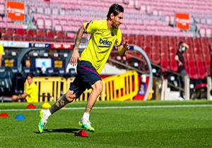 ميسي يتدرب منفرداً في مران برشلونة استعداداً لاستئناف الليجا