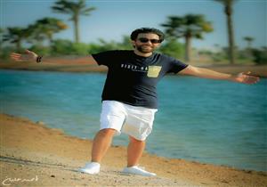 شريف رمزي ينشر صورًا في مرحلة الطفولة.. وهكذا وصفها