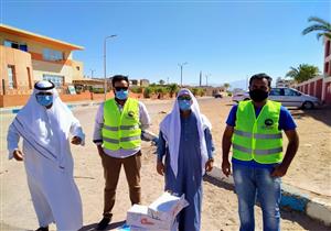 صور.. توزيع مياه وعصائر على طلاب الثانوي قبل دخول لجان جنوب سيناء