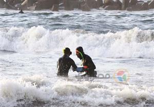 رئيس "المصايف" بالإسكندرية محذرًا من نزول البحر: "اللى هيغرق مش هيلاقي حد ينقذه"