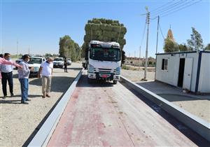 بالصور.. الوادي الجديد تنفذ ميزاني بسكول بمدخلي الداخلة والفرافرة