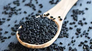 تناول ملعقة يوميا من حبة البركة يقلل الكوليسترول ويحارب السمنة 