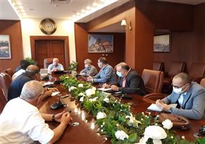 محافظ بورسعيد يبحث تحويل سيارات البنزين إلى غاز طبيعي