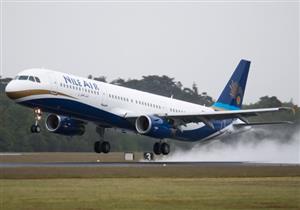 طبيب وممرضة ينقذان حياة مصري توقف قلبه قبل هبوط رحلة الجوف