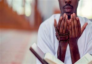 دعاء الاستغفار والتوبة من الذنوب والخطايا.. يوضحه عمرو خالد