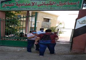 بالصور.. تفتيش طلاب الثانوية العامة في آخر أيام الامتحانات بأسيوط