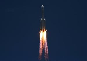 صاروخ فضائي صيني يتفكك فوق المحيط الهندي خلال عودة غير مضبوطة إلى الأرض