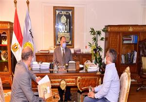 محافظ أسيوط: نسعى لتطوير منظومة التوثيق الميكروفيلمي