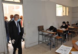 للاطمئنان على سير الامتحانات.. مجاهد يتفقد لجان الدبلومات الفنية بالجيزة -صور