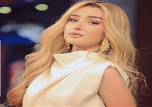 هنا الزاهد تتألق بفستان لامع قصير 