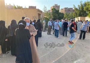 بالفيديو والصور.. تشييع جثمان الفنان محمود جمعة بمقابر العائلة في بنها