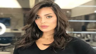 إطلالة ملفتة.. نادين نجيب بفستان جريء في حفل Joy Awards 