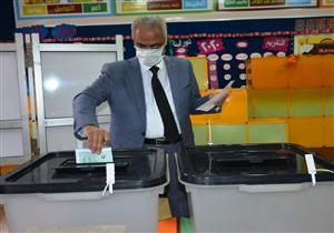 رئيس جامعة بورسعيد يدلي بصوته بانتخابات مجلس الشيوخ