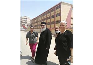 وكيل مطرانية السويس يدلي بصوته في لجنة عمرو بن العاص 