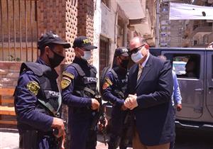 بالصور.. محافظ أسيوط يتفقد التمركزات الأمنية أمام لجان انتخابات الشيوخ 