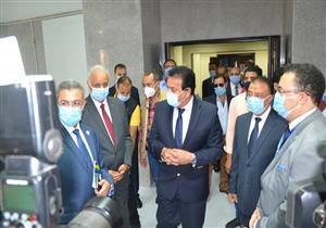 وزير التعليم العالي يفتتح أعمال تطوير مستشفيات جامعة الإسكندرية- صور 