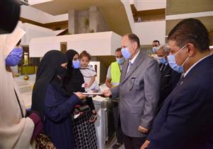 بالصور.. ماكينات خياطة وأجهزة كهربائية للأسر الأولى بالرعاية في أسيوط