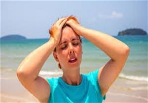 منها الصداع.. علامات تدل على إصابتك بضربة شمس