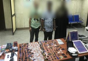 استولوا على10 ملايين جنيه.. سقوط عصابة لتزوير المحررات الرسمية وانتحال صفة مواطنين خارج البلاد