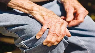 دراسة: تغير ميكروبات الأمعاء علامة مبكرة للإصابة بـ باركنسون