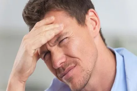 أسباب الصداع في مقدمة الراس مع العينين- هل له دلالات خطيرة؟