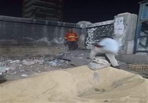 بالصور.. غلق معابر غير قانونية بسور السكك الحديدية بشبين القناطر 